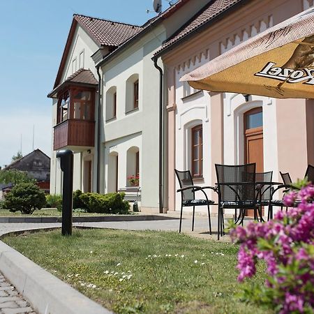 Penzion Nad Oborou Χράντεκ Κράλοβε Εξωτερικό φωτογραφία